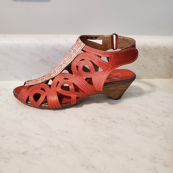 L'Artiste sandals - Picture 2 of 3